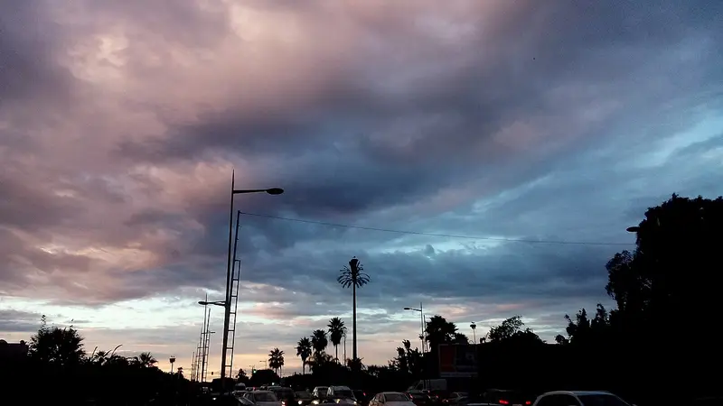 L’avenue Mohammed VI à Souissi, au coucher du soleil